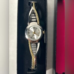 Vintage Avon Quartz Women’s Watch with Box